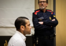 Daniel Alves é condenado a 4 anos e 6 meses de prisão por estupro.