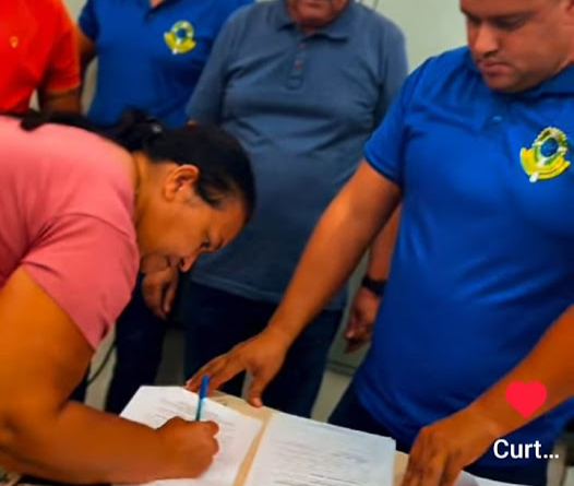 Prefeitura Municipal entrega box aos feirantes dentro do mercado público depois de reforma.