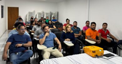 Secretária de Educação Socorro Ângelo participa de reunião promovida pela Secretaria de Licitações, Contratos e Compras.