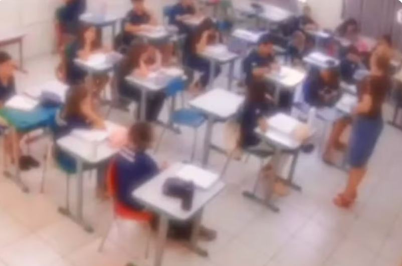 Professora é afastada após fazer comentários sobre regime fascista e discriminatórios em sala de aula;