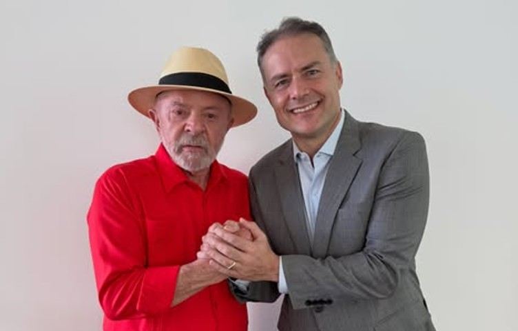 Foto de Renan com Lula e pressão de Lira explicam reviravolta de JHC em AL