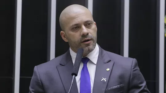 Caso Daniel Silveira: PDT anuncia apresentação à Câmara de pedido de impeachment de Bolsonaro
